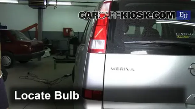 2003 Opel Meriva SE Cosmo 1.6L 4 Cyl. Éclairage Feu clignotant arrière (remplacer l'ampoule)